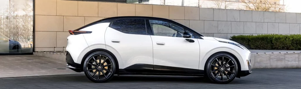 2025 Heico Sportiv Lynk & Co 02. Imagen lateral.