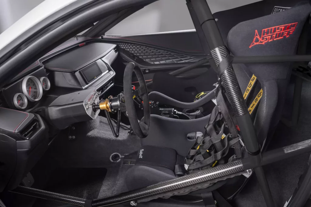 2025 Dodge Charger Hustle Stuff Drag Pak. Imagen interior.