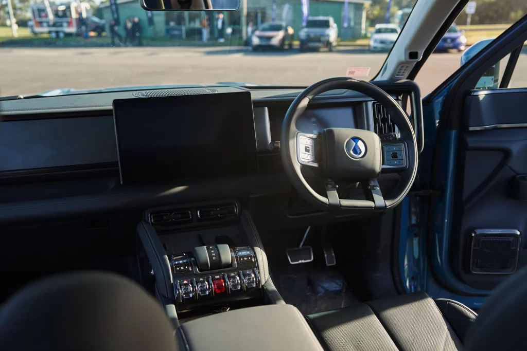 BYD DENZA B5 INTERIOR 4 Motor16