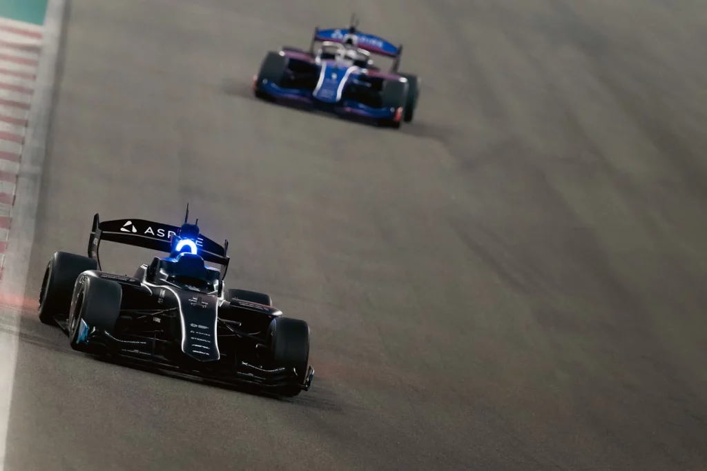 CARRERA COCHES AUTONOMOS ABU DABI 2 Motor16