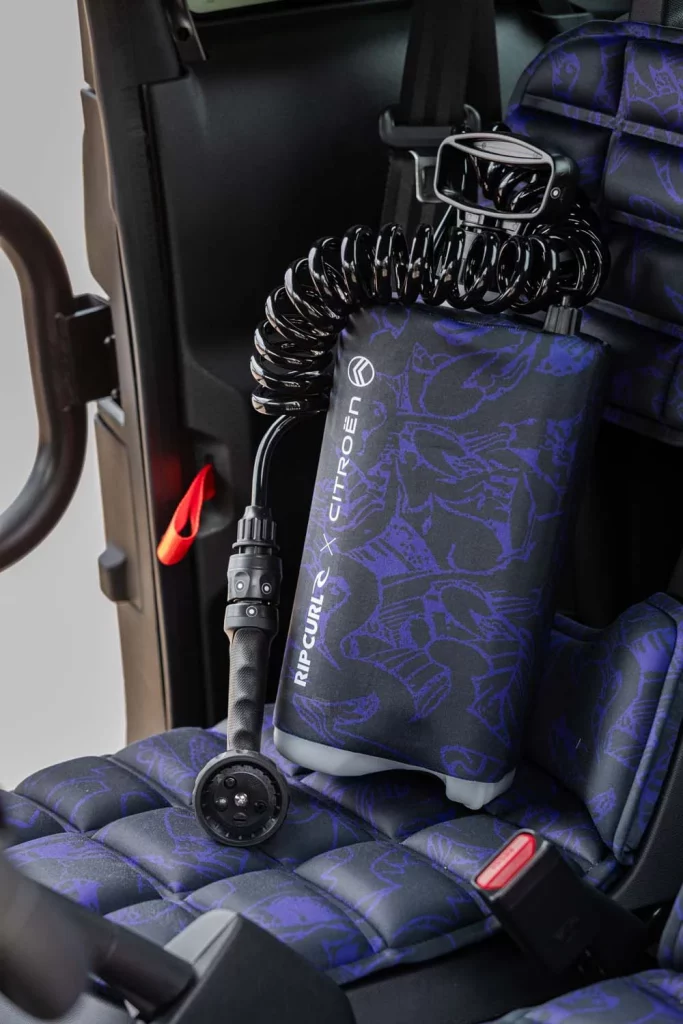 El Citroën Ami Buggy se viste de surfero con Rip Curl: cuando el coche eléctrico más molón se va a la playa 12 Motor16 CITROEN AMI VISION BUGGY RIP CURL12 Motor16