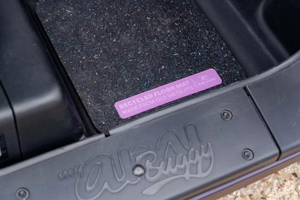 El Citroën Ami Buggy se viste de surfero con Rip Curl: cuando el coche eléctrico más molón se va a la playa 13 Motor16 CITROEN AMI VISION BUGGY RIP CURL13 Motor16