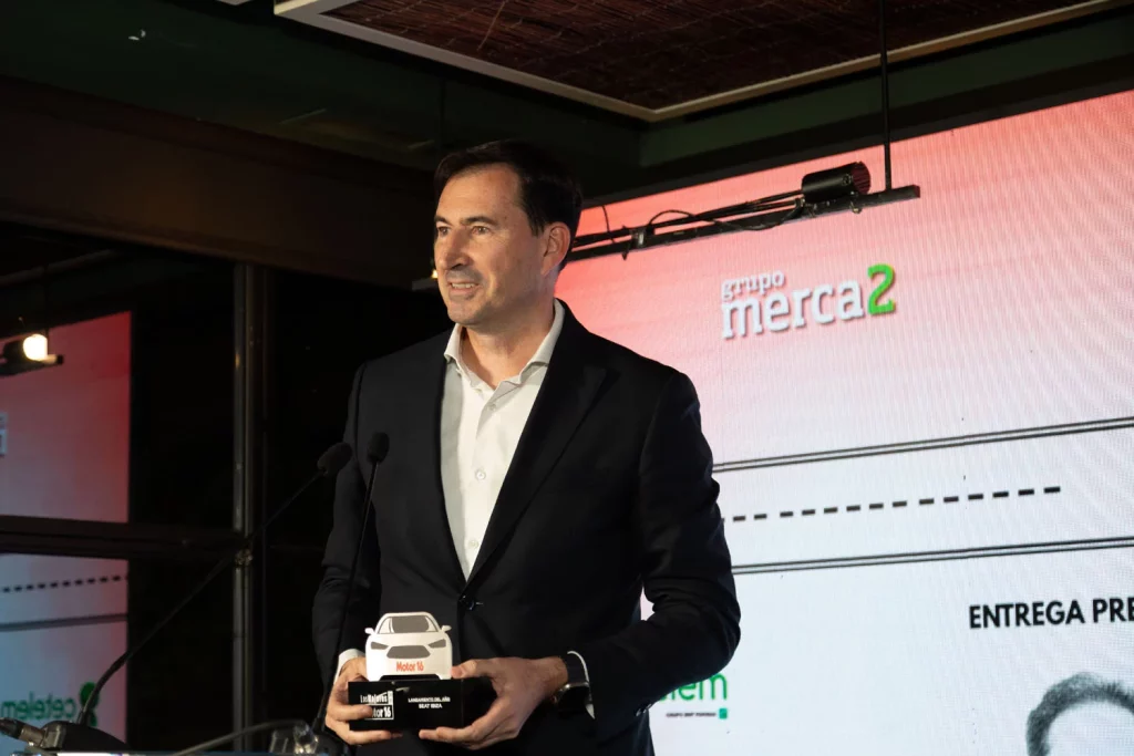 Carlos de Luis, en la entrega del premio al Seat Ibiza. 