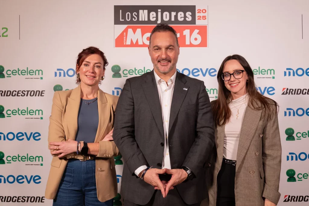 Celia Escribano Jose Maria Diaz y Maria Sebastian de Moeve. Premios Motor 16 022 Motor16