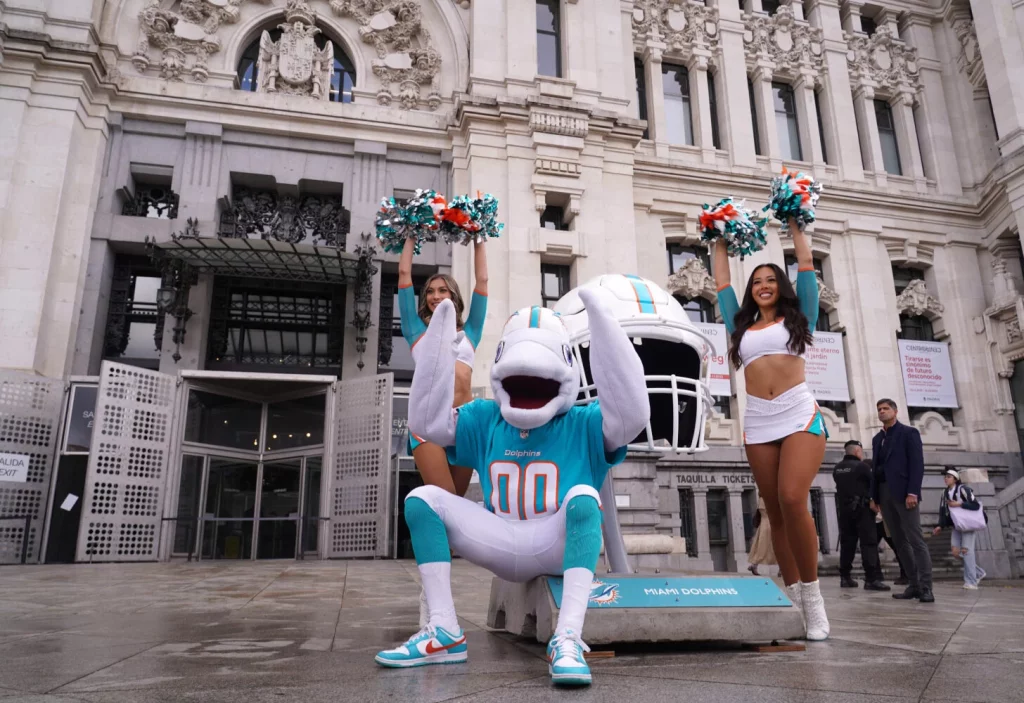 Todo lo que Toyota ha preparado para el partido de la NFL en Madrid 2 Motor16 Cheerleaders Madrid presnetacion NFL Motor16