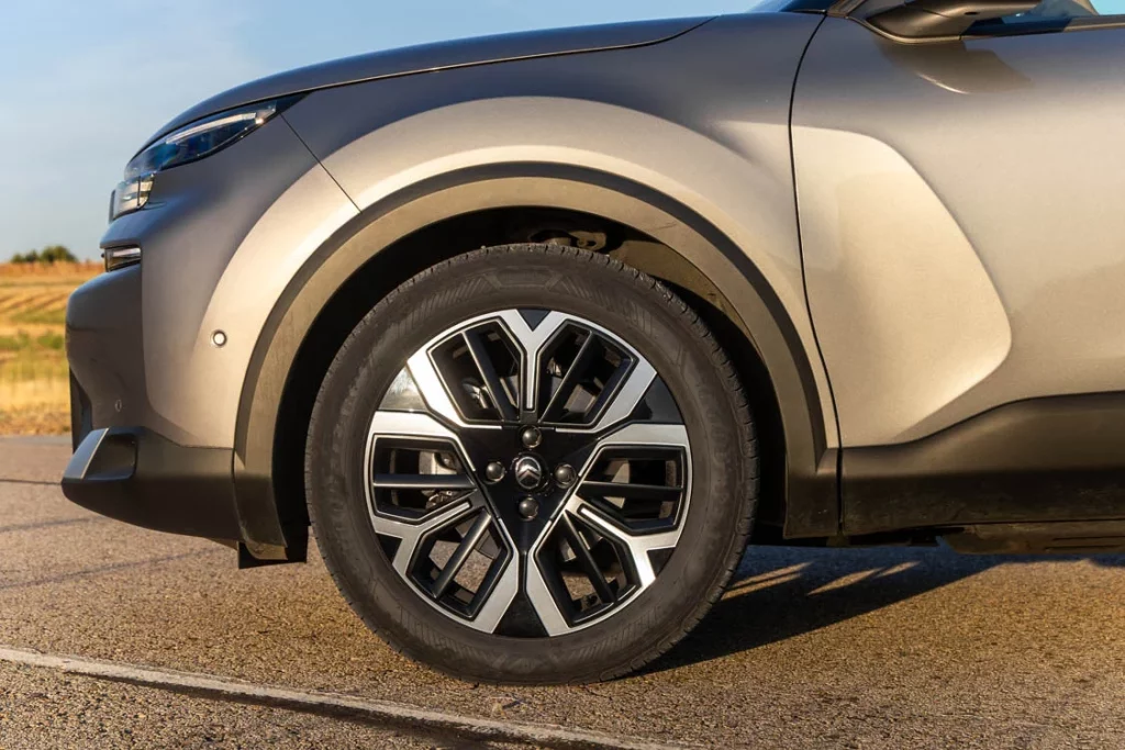 Citroen C4 Hybrid 145 CV e DSC6 10 Motor16