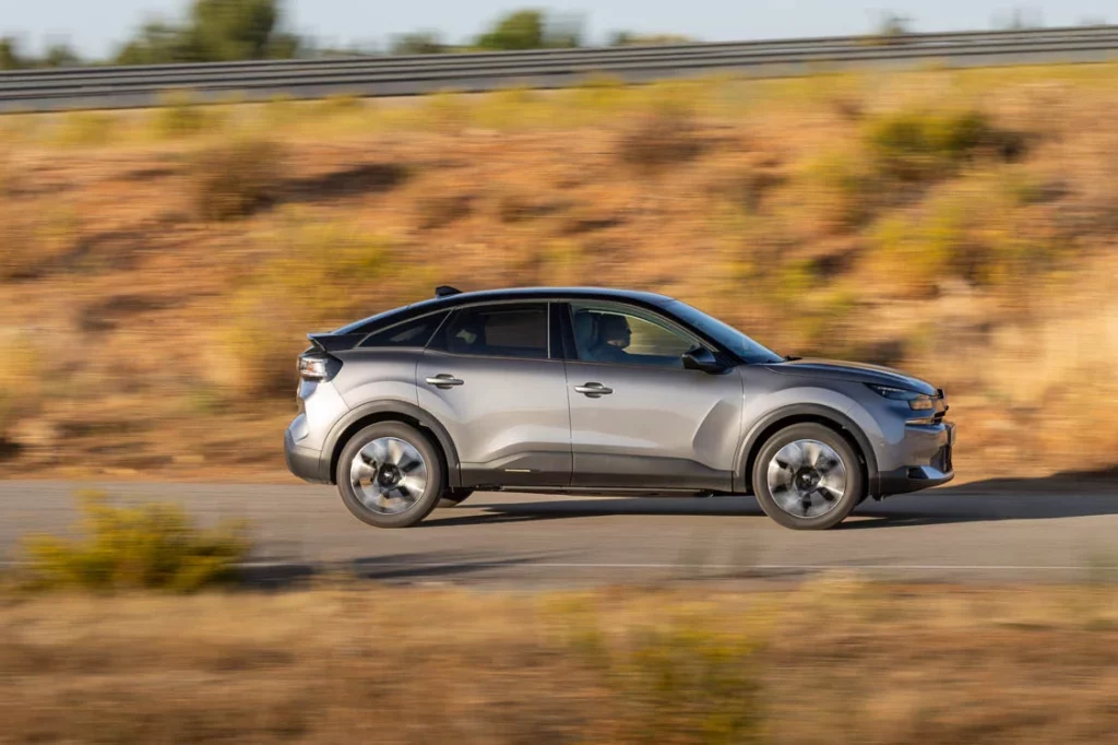 Citroen C4 Hybrid 145 CV e DSC6 15 Motor16