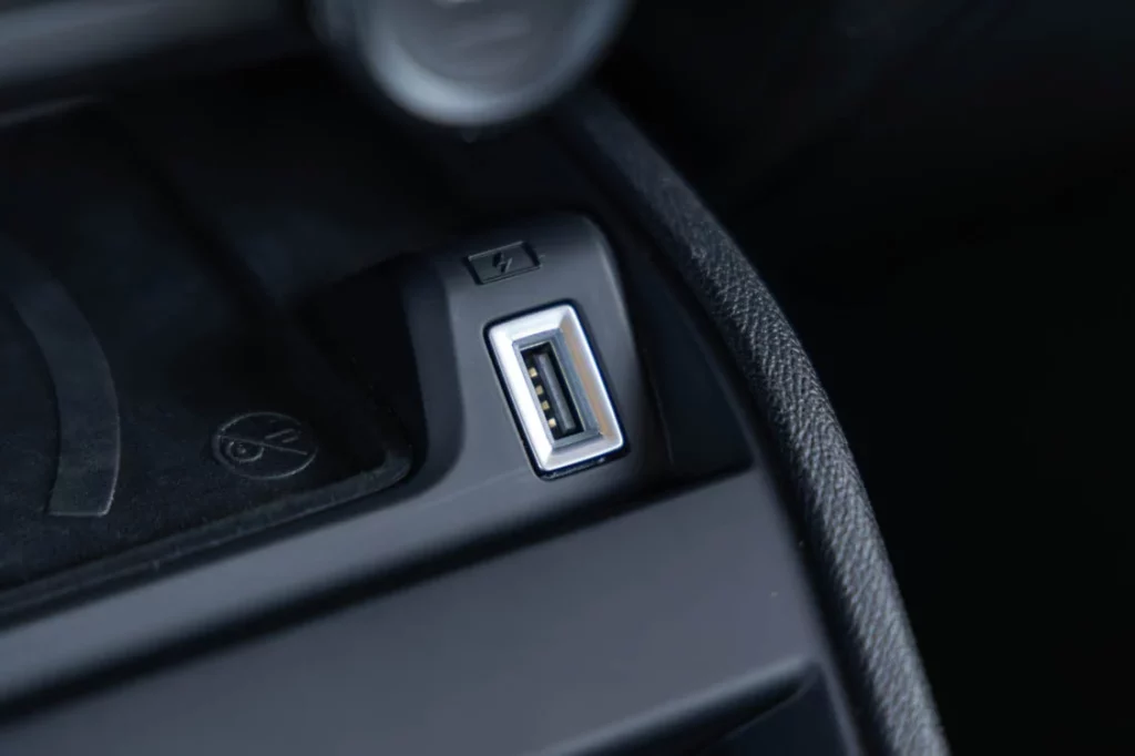 Citroen C4 Hybrid 145 CV e DSC6 2 Motor16