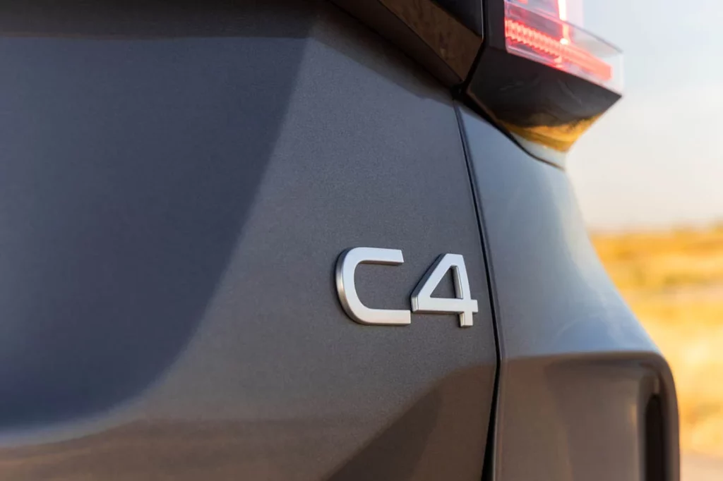 Citroen C4 Hybrid 145 CV e DSC6 8 Motor16