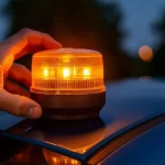 Este detalle sobre la baliza V-16 de la DGT no te lo habían contado hasta ahora: ‘Tiene que durar un mínimo de 18 meses’