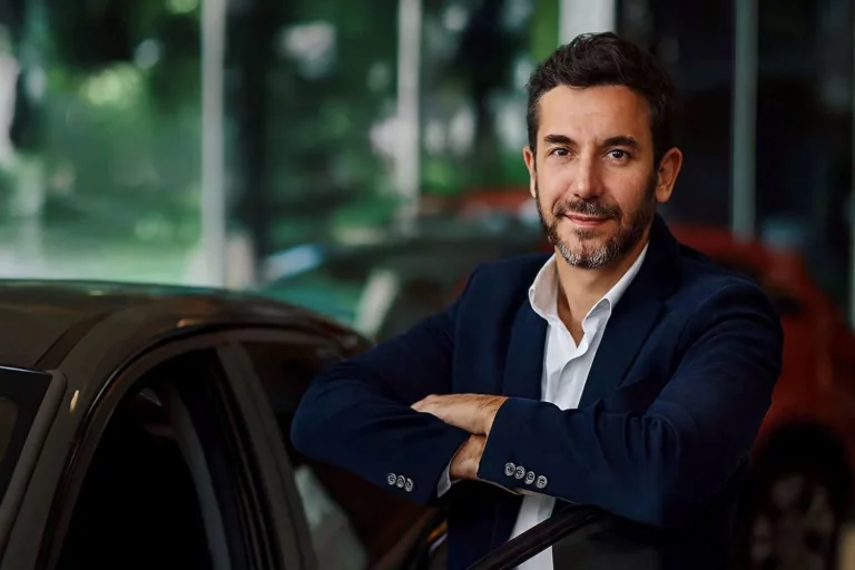 Jesús (42), vendedor de coches: ‘Tienes una razón económica muy potente para no esperar a 2035 para comprar un coche de segunda mano’