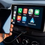 Amazon tira por tierra el precio del accesorio que te permite tener Apple CarPlay y Android Auto en cualquier coche. Incluso si es antiguo