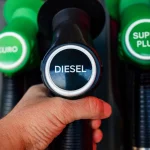 Bruselas ‘dispara’ a tu coche diésel: no te va a prohibir usarlo, pero sí que te va a tocar el bolsillo