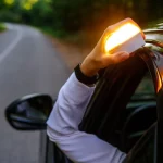 El negocio que se esconde detrás de las balizas V-16: ¿quién se está haciendo de oro con el adiós de los triángulos de emergencia?