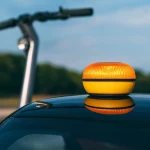 Miguel (42), técnico de emergencias: «Ya se han producido situaciones peligrosas por usar la baliza V-16»