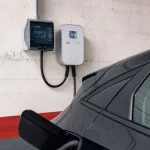 Pedro (58), abogado: «Antes de comprarte un coche eléctrico echa un vistazo a la Ley de Propiedad Horizontal de tu vivienda»