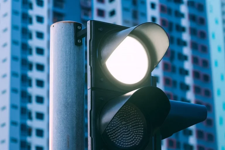 Laura (39), experta en urbanismo: «La luz blanca ha llegado a los semáforos para revolucionar la movilidad en las ciudades»