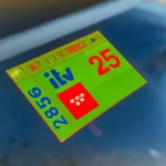 Verde, Rojo, Amarillo… El significado que tienen los colores en las pegatinas que te dan al pasar la ITV