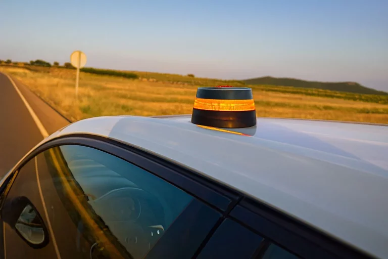 Luis (39), agente de movilidad: «La gente se lo toma a risa, pero la V-16 llevará a más de uno a la cárcel»