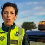 ¿Dónde se pone la baliza V16?, ¿se conecta con el 112?… La Guardia Civil aclara tus dudas en un minuto