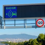 La DGT estrena radares con Inteligencia Artificial que son capaces de multar por mucho más que por la velocidad