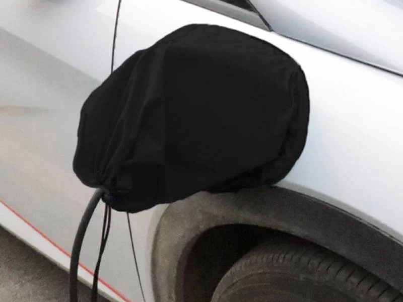 Si tienes un coche eléctrico necesitas este accesorio de Amazon que cuesta menos de 20 euros 2 Motor16 Funda Cargador Coche Electrico Amazon