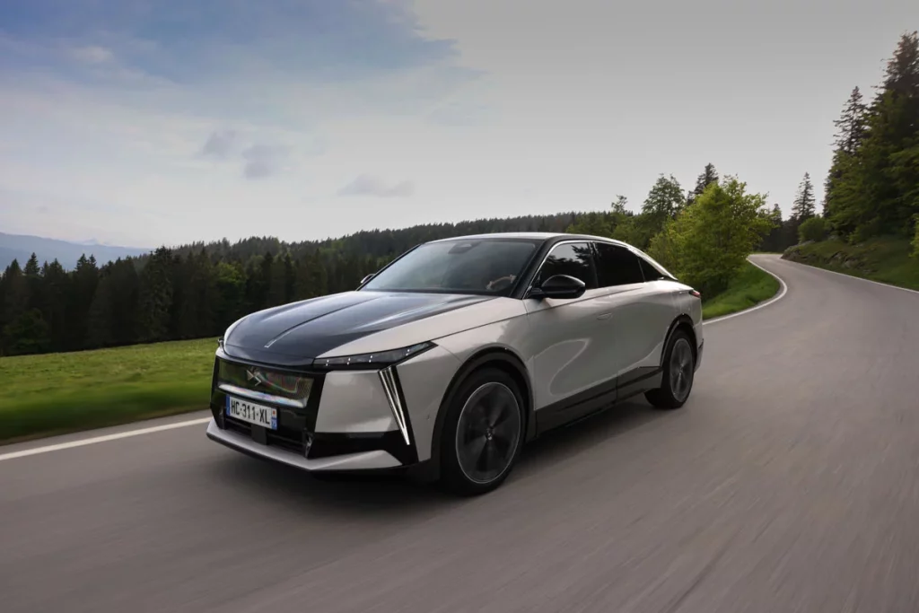 Prueba del DS N°8: cuando la electrificación francesa alcanza la excelencia 6 Motor16 DS N8 1 Motor16