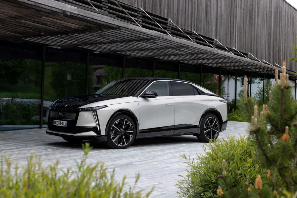 Prueba del DS N°8: cuando la electrificación francesa alcanza la excelencia 8 Motor16 DS N8 3 Motor16