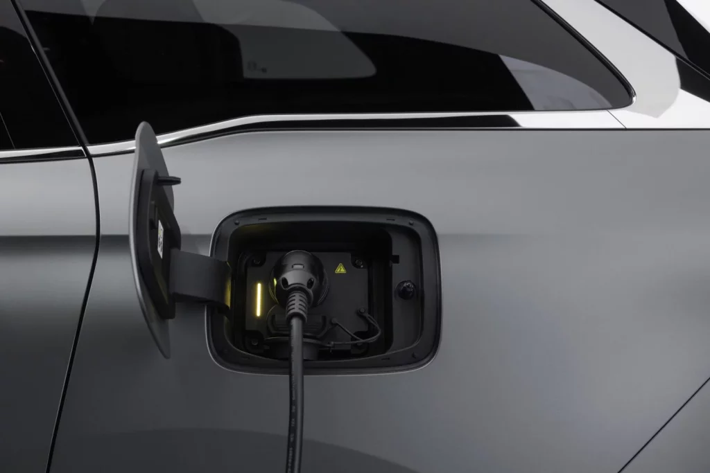 Nuevo EBRO s900 PHEV 4x4: Un peldaño más 18 Motor16 EBRO s900 PHEV 14 Motor16