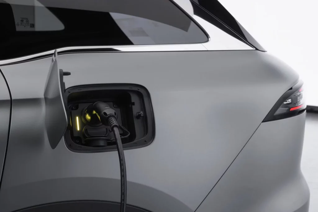 Nuevo EBRO s900 PHEV 4x4: Un peldaño más 19 Motor16 EBRO s900 PHEV 15 Motor16