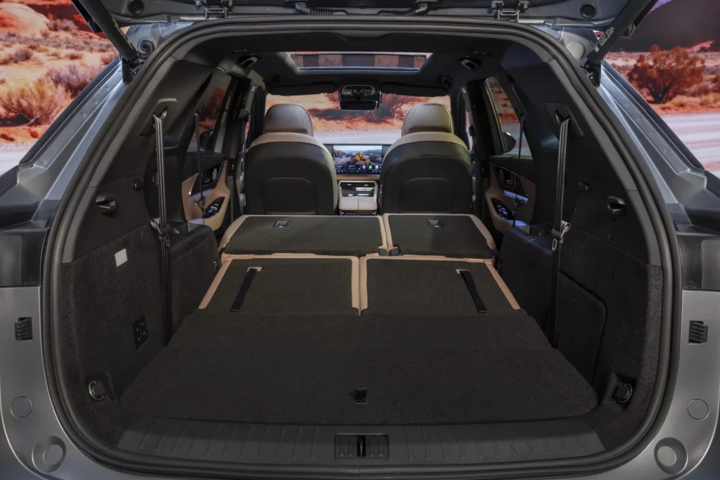 Nuevo EBRO s900 PHEV 4x4: Un peldaño más 64 Motor16 EBRO s900 PHEV 64 Motor16