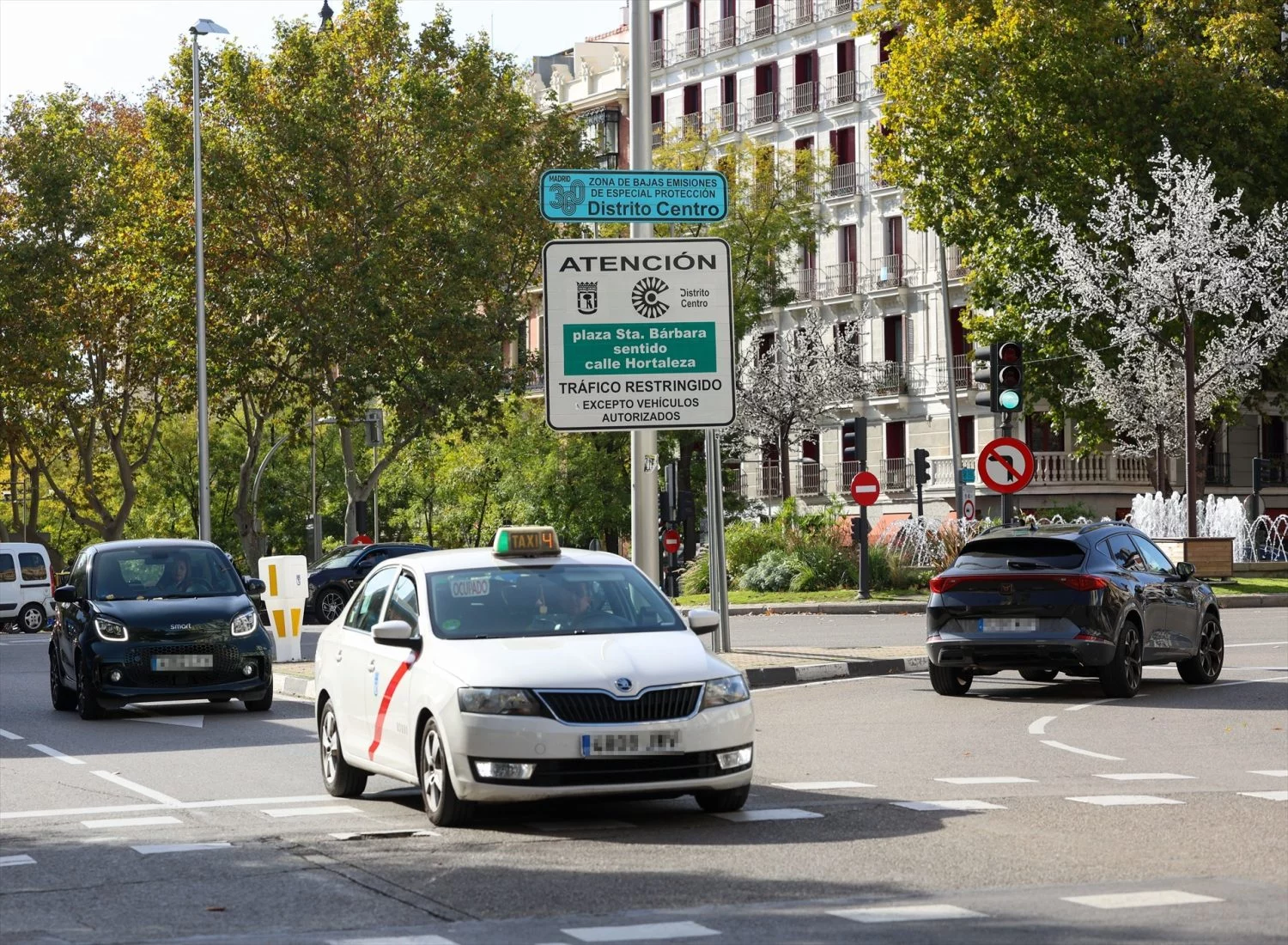Las multas por la ZBE en Madrid disparan la compra de eléctricos y el uso del transporte público