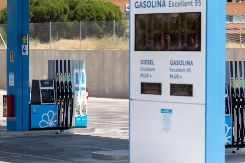 La OCU desmonta los mitos de las gasolineras low cost: su carburante ofrece la misma calidad que el de las grandes cadenas 1 Motor16 EuropaPress 6883830 gasolinera low cost espana Motor16