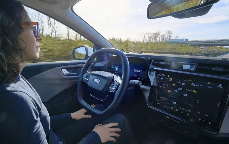 Ford BlueCruise y la alianza Stellantis-Wayve-Uber: así arranca en España la carrera del coche autónomo comercial