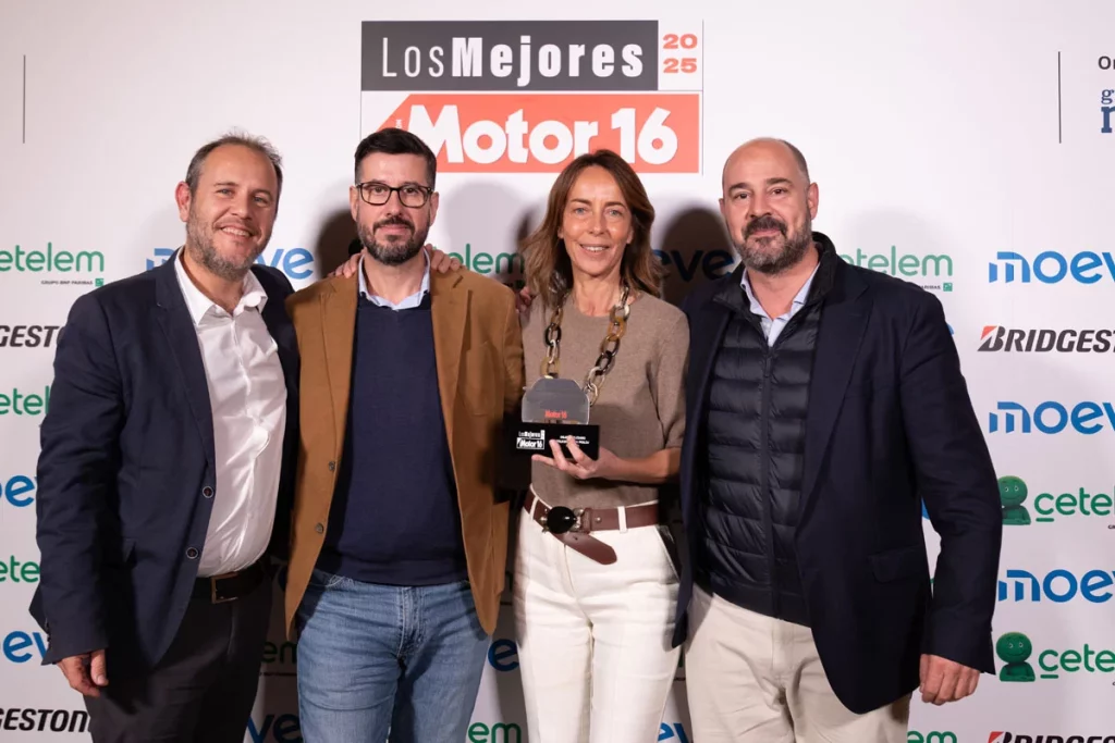 Gustavo Higes Mariano Collado Ana Rivas y Joaquin Torres de Volkswagen. Premios Motor 16 304 Motor16