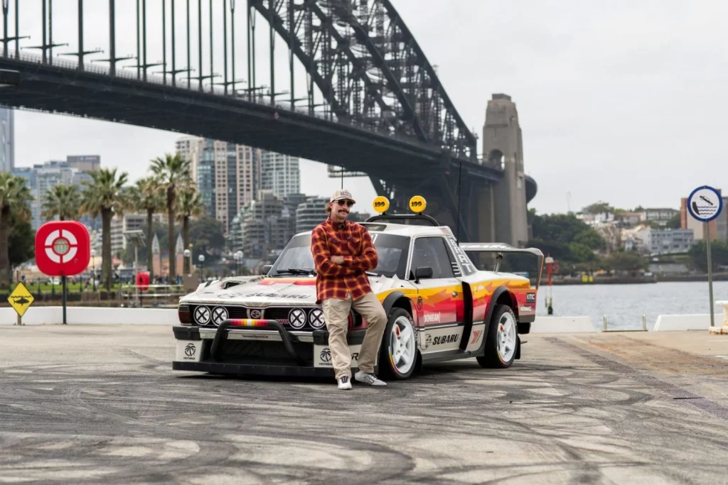 Travis Pastrana regresa con su Gymkhana al volante del Subaru Brataroo 9500 Turbo, un Brat de 1978 reinterpretado con 679 CV, aerodinámica activa y tecnología de rallycross para protagonizar el que promete ser el episodio más espectacular de la saga viral, rodado íntegramente en Australia.