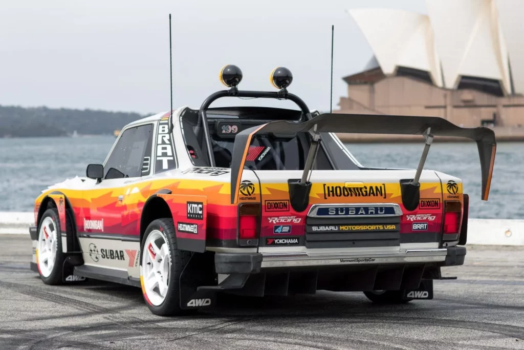Travis Pastrana regresa con su Gymkhana al volante del Subaru Brataroo 9500 Turbo, un Brat de 1978 reinterpretado con 679 CV, aerodinámica activa y tecnología de rallycross para protagonizar el que promete ser el episodio más espectacular de la saga viral, rodado íntegramente en Australia.