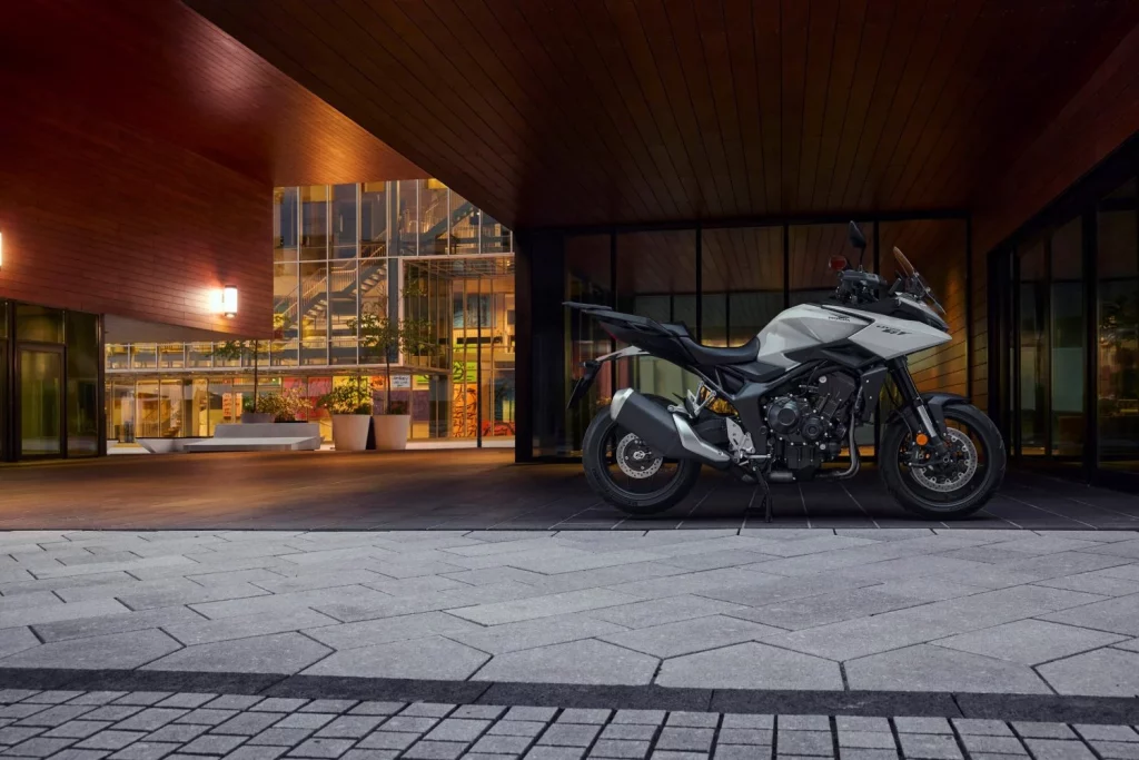 Honda CB1000GT 2026 54 Motor16