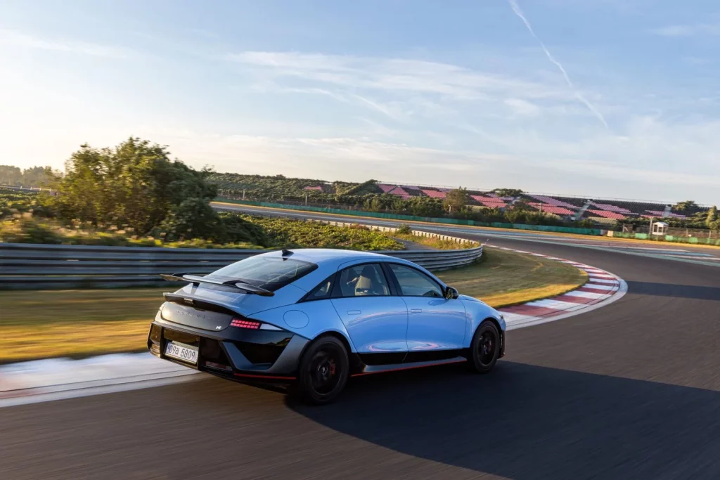 Hyundai IONIQ 6 N Performance Blue Pearl Dynamic 24 Motor16