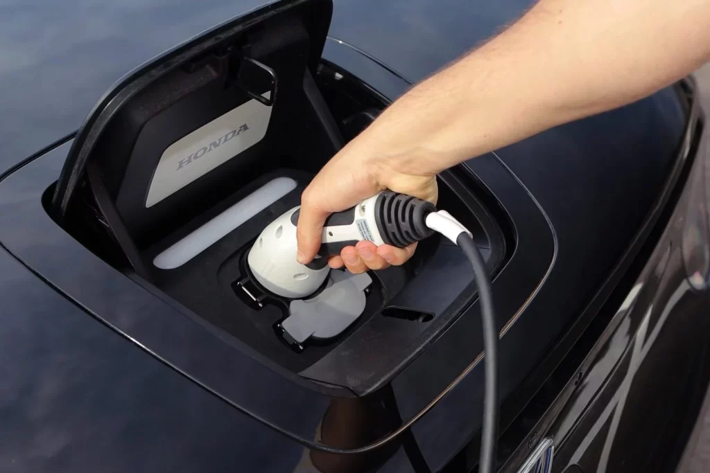 Rocío (34), analista: "4 de cada 10 coches de segunda mano que se buscaron en Black Friday tenían etiqueta ECO o 0" 2 Motor16 black friday coche eléctrico