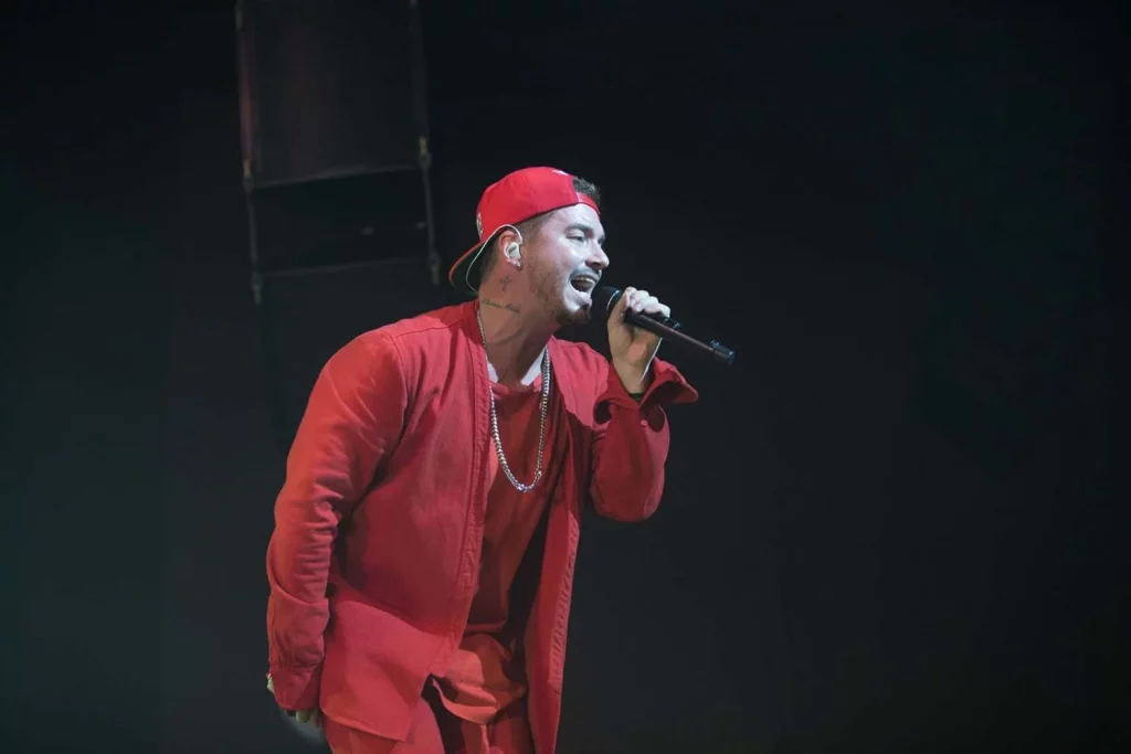 La historia que une a Volkswagen con la superestrella mundial de la música J Balvin 1 Motor16 J Balvin, en la gira La Familia, patrocinada por Toyota. Foto: Toyota.