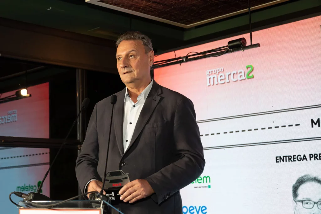 Premios Motor16 2025. Ford Transit, mejor vehículo comercial 1 Motor16 Jesús Alonso en el acto de entrega del premio a la Ford Transit.