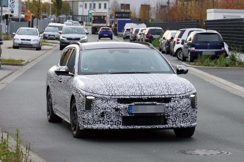 KIA K4 Wagon 1 Motor16