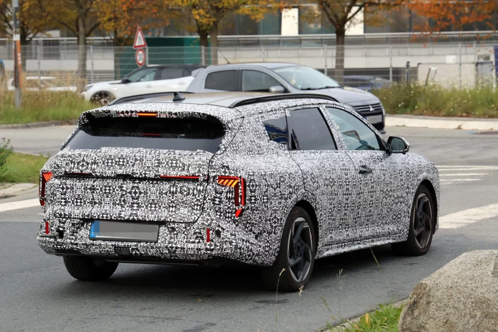 KIA K4 Wagon 15 Motor16