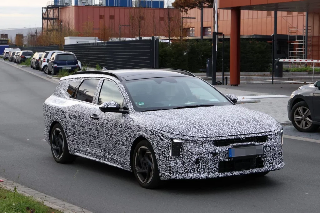 KIA K4 Wagon 4 Motor16