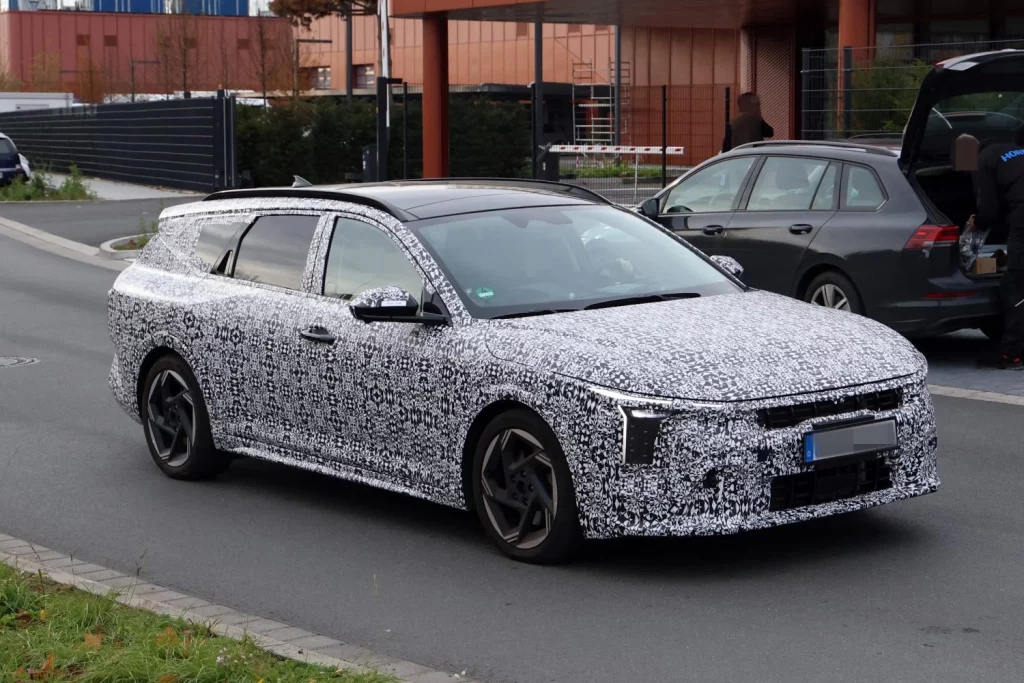 KIA K4 Wagon 5 Motor16