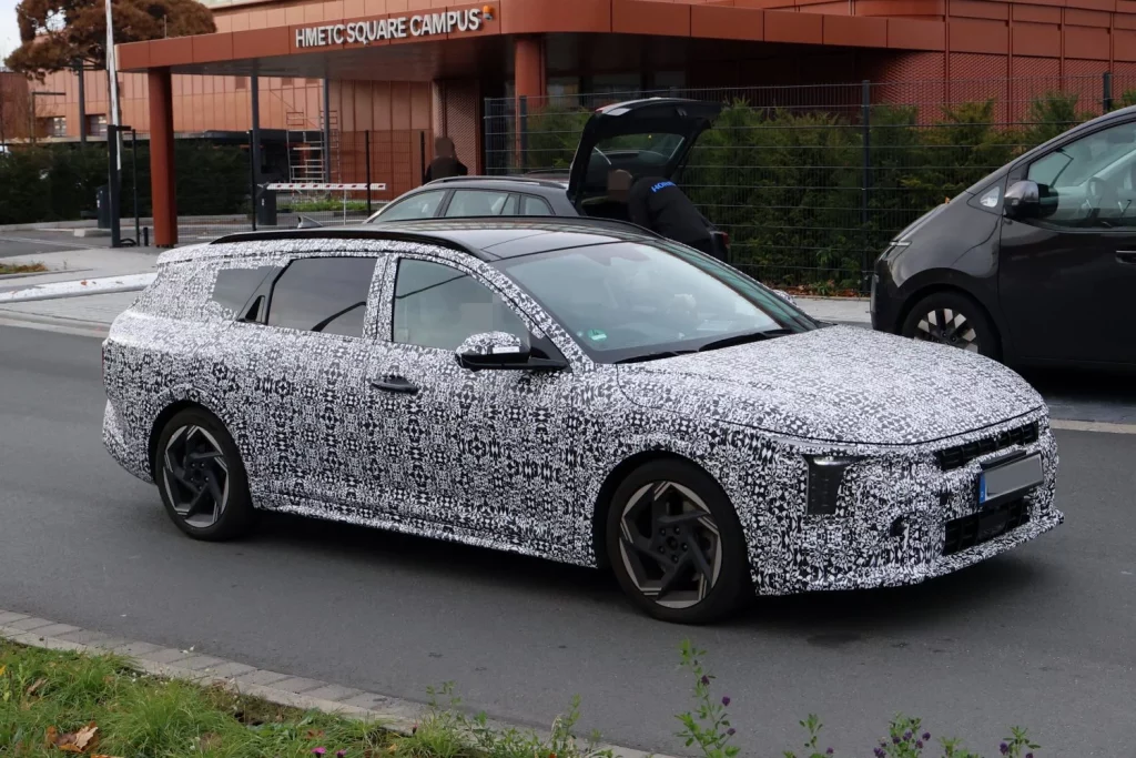 KIA K4 Wagon 6 Motor16