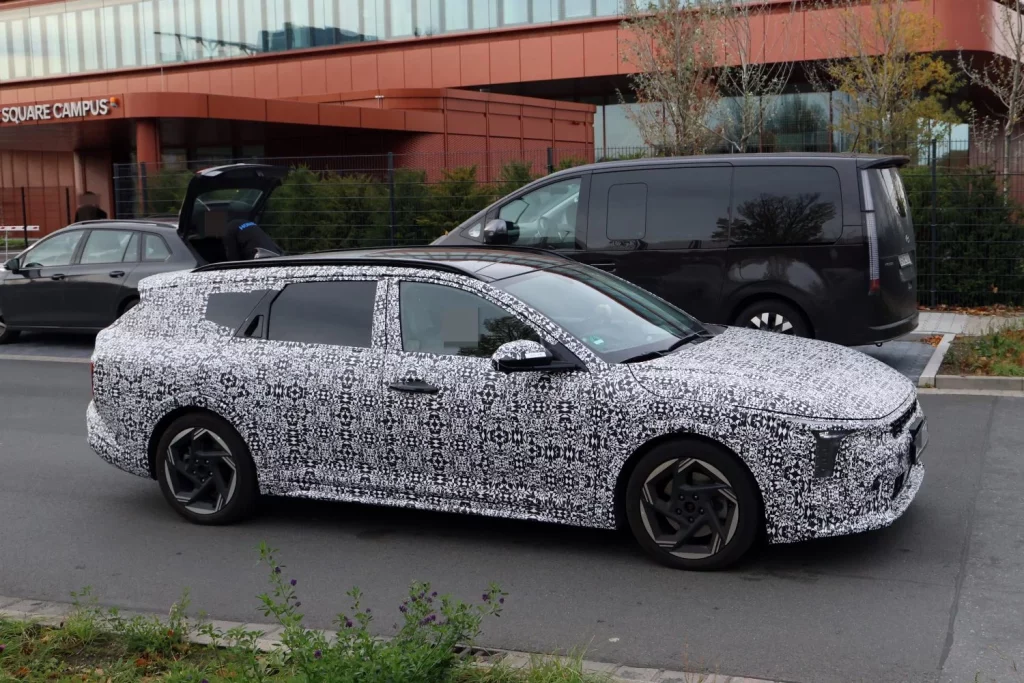 KIA K4 Wagon 7 Motor16