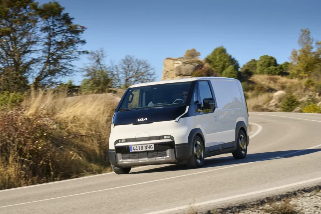 Primera prueba del Kia PV5: Un regreso por todo lo alto 3 Motor16 Kia PV5 Cargo al volante 1 Motor16