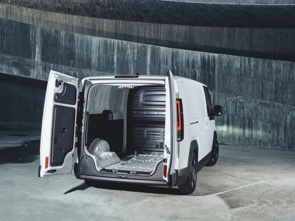 Primera prueba del Kia PV5: Un regreso por todo lo alto 16 Motor16 Kia PV5 Cargo al volante 16 Motor16